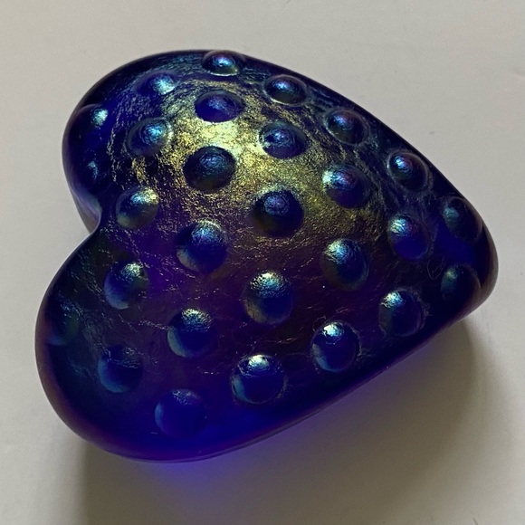 Robert Held Art Glass Heart Iridescent Paperweight 2.5” Blue Mint condition EUC - Picture 2 of 12